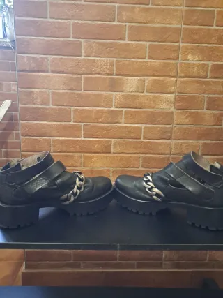 Botines Krack negros con cadena