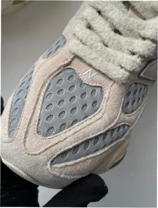 New Balance 9060 Beige/Verde Talla 44