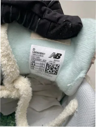 New Balance 9060 Beige/Verde Talla 44