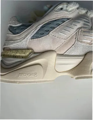 New Balance 9060 Beige/Verde Talla 44