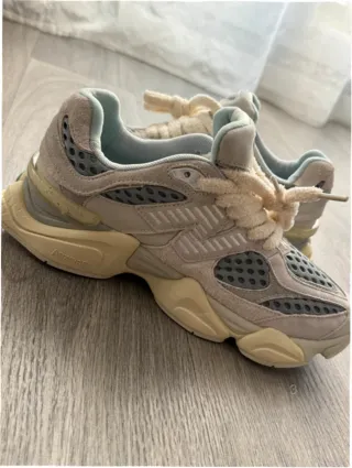 New Balance 9060 Bricks & Wood Talla 41.5