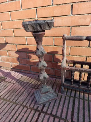 Cenicero rústico de madera antiguo