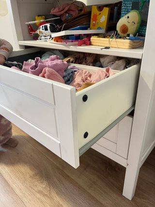 Comoda con cambiador blanco