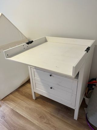 Comoda con cambiador blanco