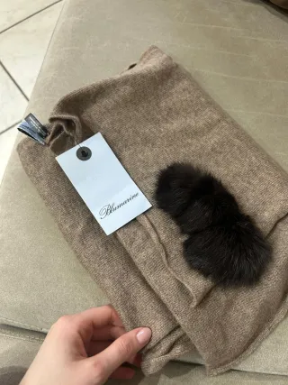 Sciarpa Blumarine Beige e Marrone con Pompon