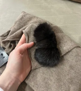 Sciarpa Blumarine Beige e Marrone con Pompon