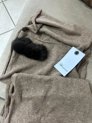 Sciarpa Blumarine Beige e Marrone con Pompon