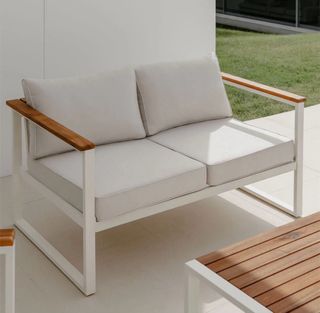 Sofá Terraza 2 Plazas aluminio blanco y madera.