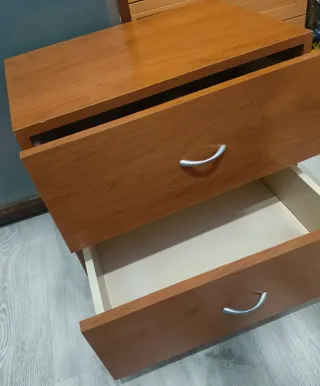 Mesilla y sinfonier de madera