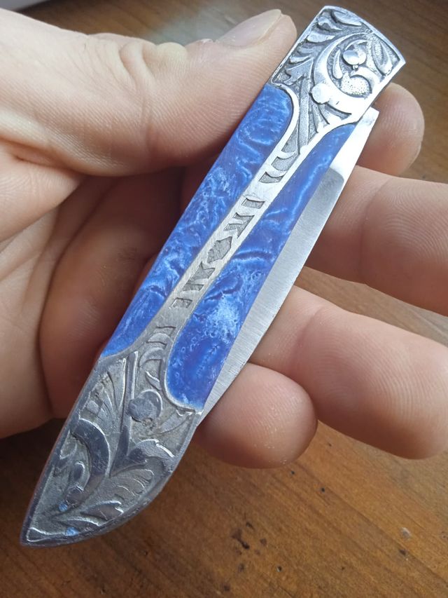 Navaja Artesanal Resina Azul y Acero