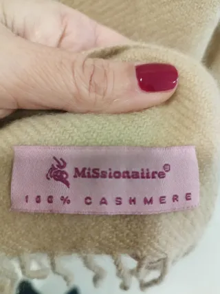 Sciarpa in cashmere beige con frange