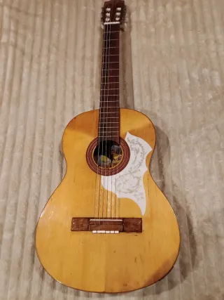 GUITARRA ESPAÑOLA VINTAGE AMPLIFICADA