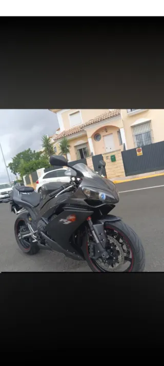 Yamaha R1 Sport Negra