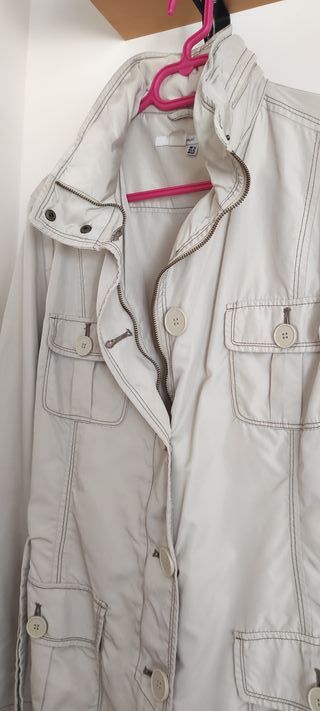 Gabardina Zara entretiempo beige