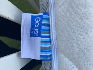 Parque infantil y cuna bebé con colchón