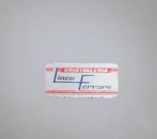 Piatto in vetro satinato con decorazioni