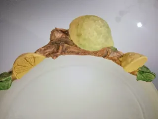 Piatto in vetro satinato con decorazioni