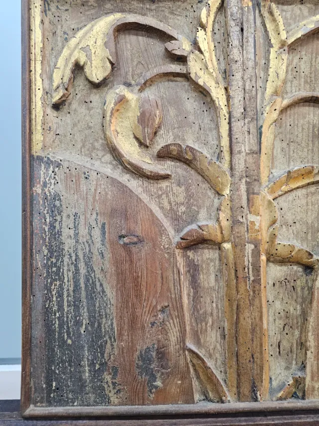 Retablo de madera tallada