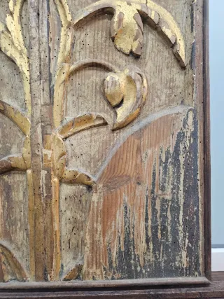 Retablo de madera tallada