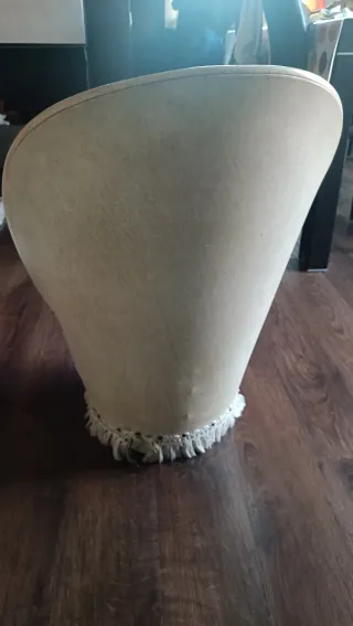 Puf vintage beige con flecos