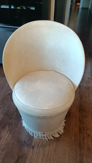 Puf vintage beige con flecos