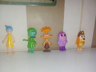 Lote 5 muñecos In Out y Bluey