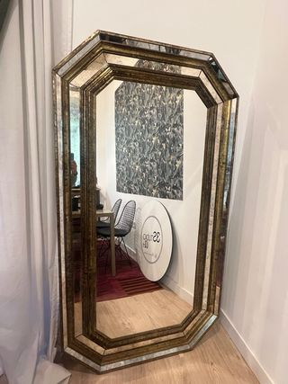 Espejo de salón dorado y plateado