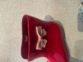 Botas de agua rojas con lazo rosa. Preciosas!