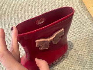 Botas de agua rojas con lazo rosa. Preciosas!