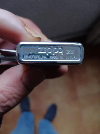 Encendedor Zippo plateado