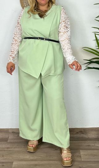 Conjunto elegante verde menta con cinturón