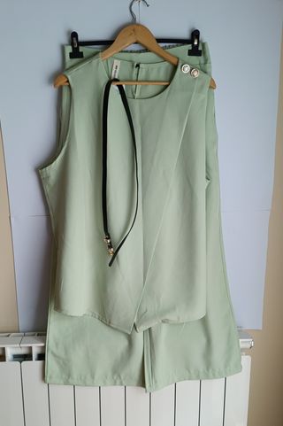 Conjunto elegante verde menta con cinturón