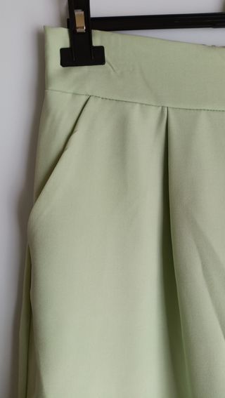 Conjunto elegante verde menta con cinturón