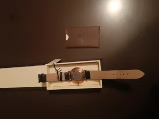 Reloj Daniel Wellington Negro y Dorado