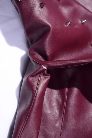 Cazadora Cuero Granate Pinchos Rockera Gótica S