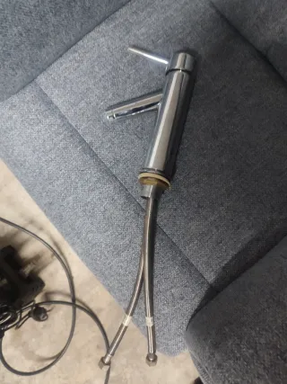 Grifo de lavabo metálico plateado