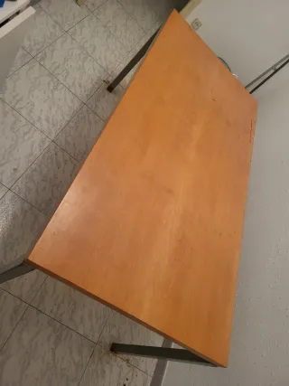 Mesa de oficina madera y metal