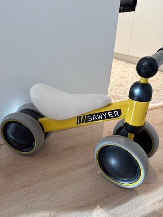 Bici correpasillos amarilla Sawyer