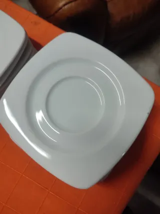 Tazas y platos de café