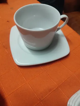 Tazas y platos de café