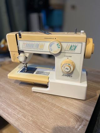 Máquina de coser Amysa