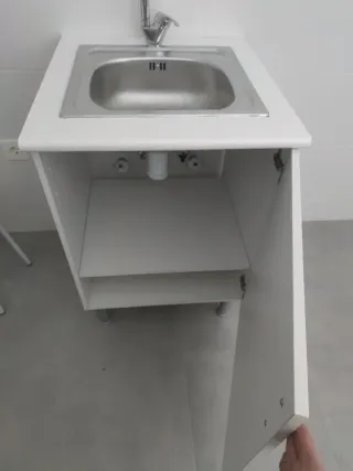 Mueble de cocina con fregadero y grifo. NUEVO