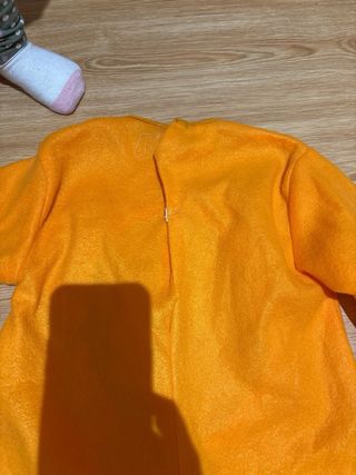 Disfraz naranja de animal con capucha