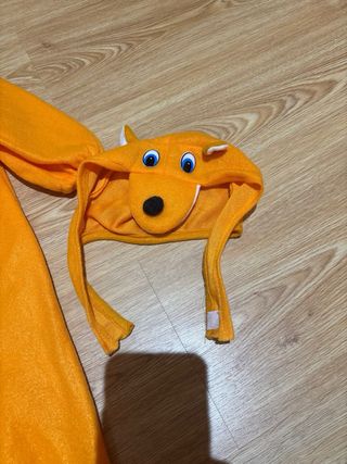 Disfraz naranja de animal con capucha