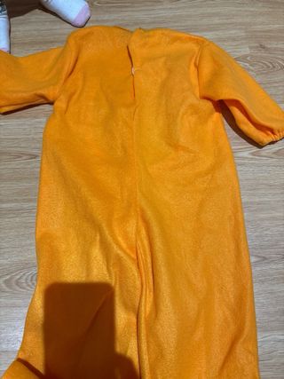 Disfraz naranja de animal con capucha