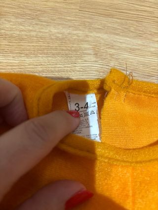 Disfraz naranja de animal con capucha