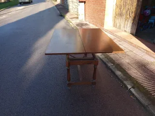 Mesa de nogal antigua extensible