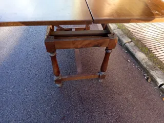 Mesa de nogal antigua extensible