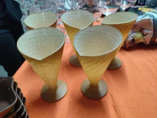 Copas y platos de helado