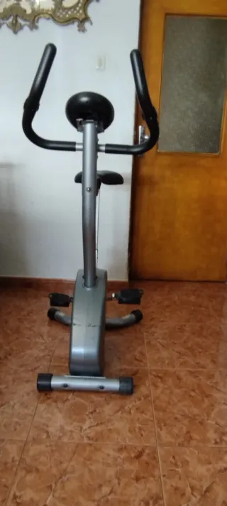 BICICLETA ESTATICA.  BUEN ESTADO.
